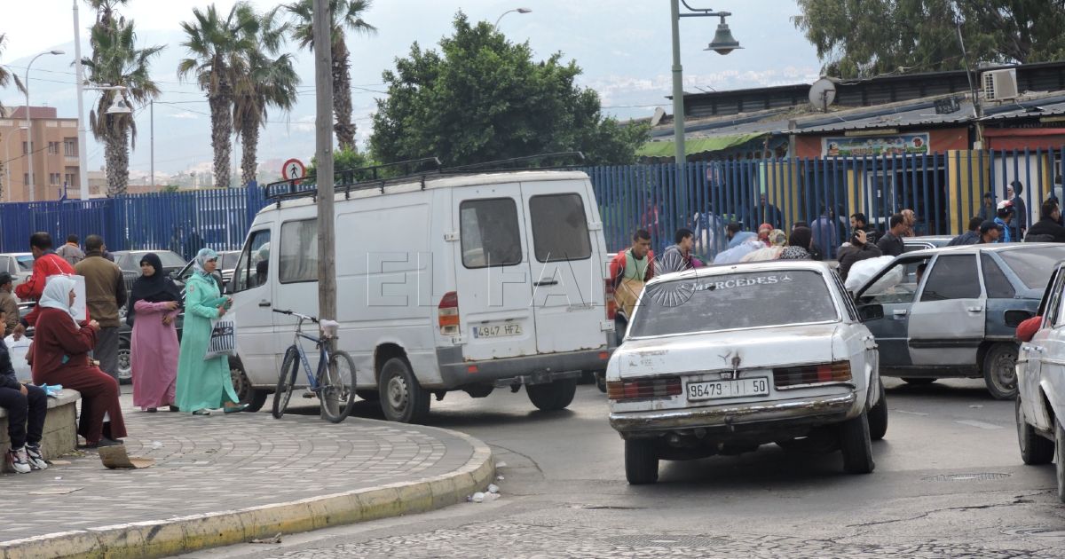 Frontera de Beni Enzar en una imagen de archivo Entre 15 y 20 empresarios de Melilla, obligados a exportar a Marruecos desde la península