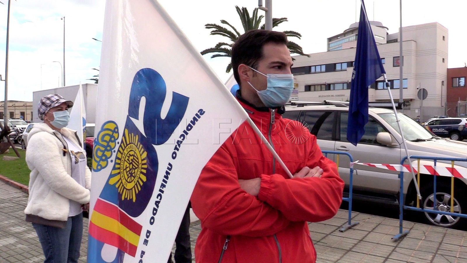 Policías y guardias civiles protestan en Melilla contra reforma que les deja 22desprotegidos en su trabajo diario22 Protesta de policías y guardias civiles de Melilla contra la Ley Mordaza