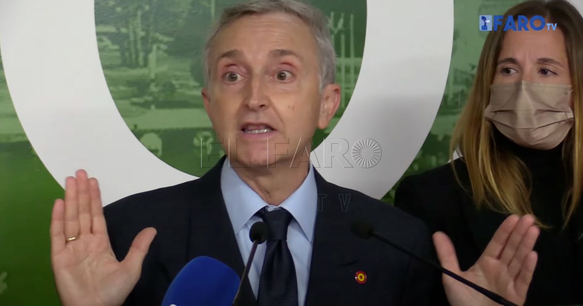 Tasende durante la rueda de prensa en la que anunció su cese Imbroda contra Tasende: duelo de la derecha en Melilla