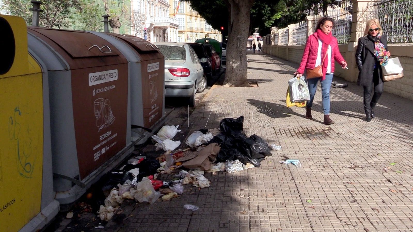 WhatsApp Image 2021 11 24 at 13.10.54 Basura en la acera todas las mañanas en Luis de Sotomayor