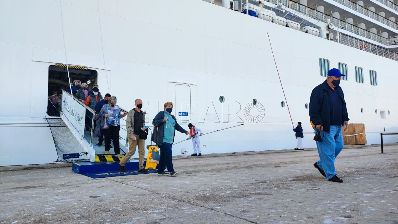 crucero Riviera Llegan a Melilla los primeros turistas de crucero tras la pandemia