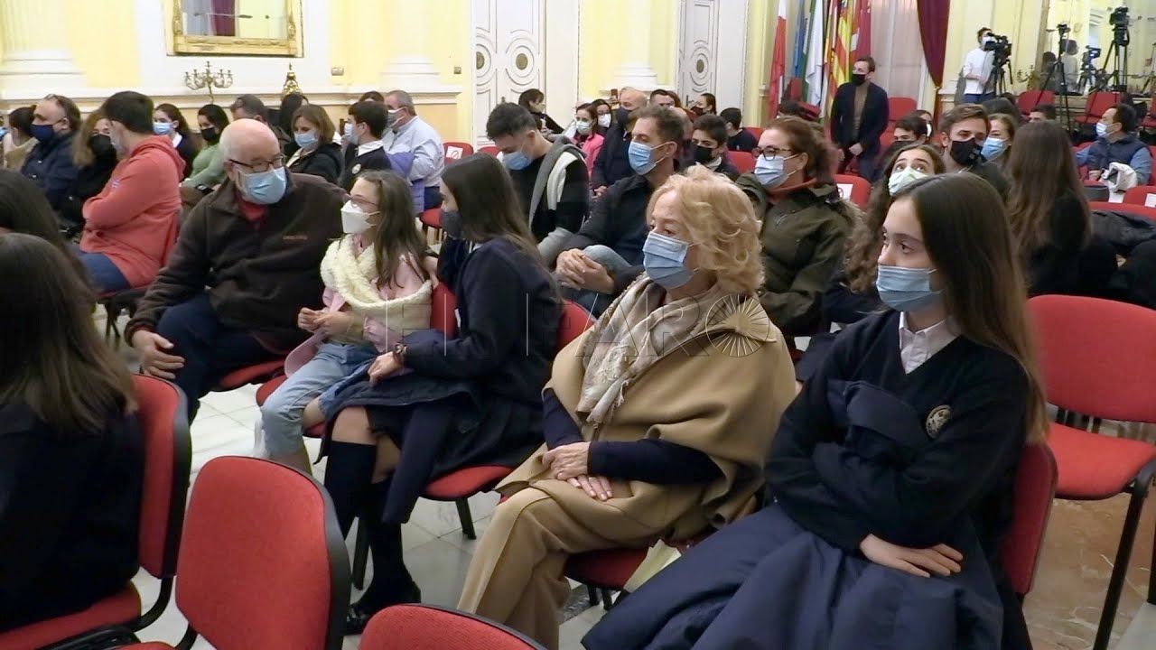 daniel sanchez y chaima kariouh ganadores del vii certamen de redaccion juvenil clara campoamor Daniel Sánchez y Chaima Kariouh, ganadores del VII Certamen de Redacción Juvenil 'Clara Campoamor'