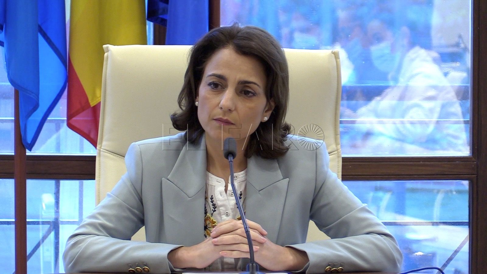 dunia almansouri Almansouri dice que tres empresas han presentado documentación irregular a la Ciudad