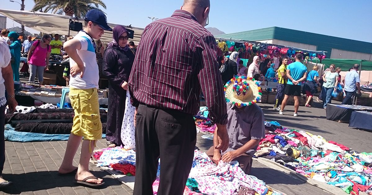 Vuelve el mercadillo ambulante a la calle Margallo en Melilla
