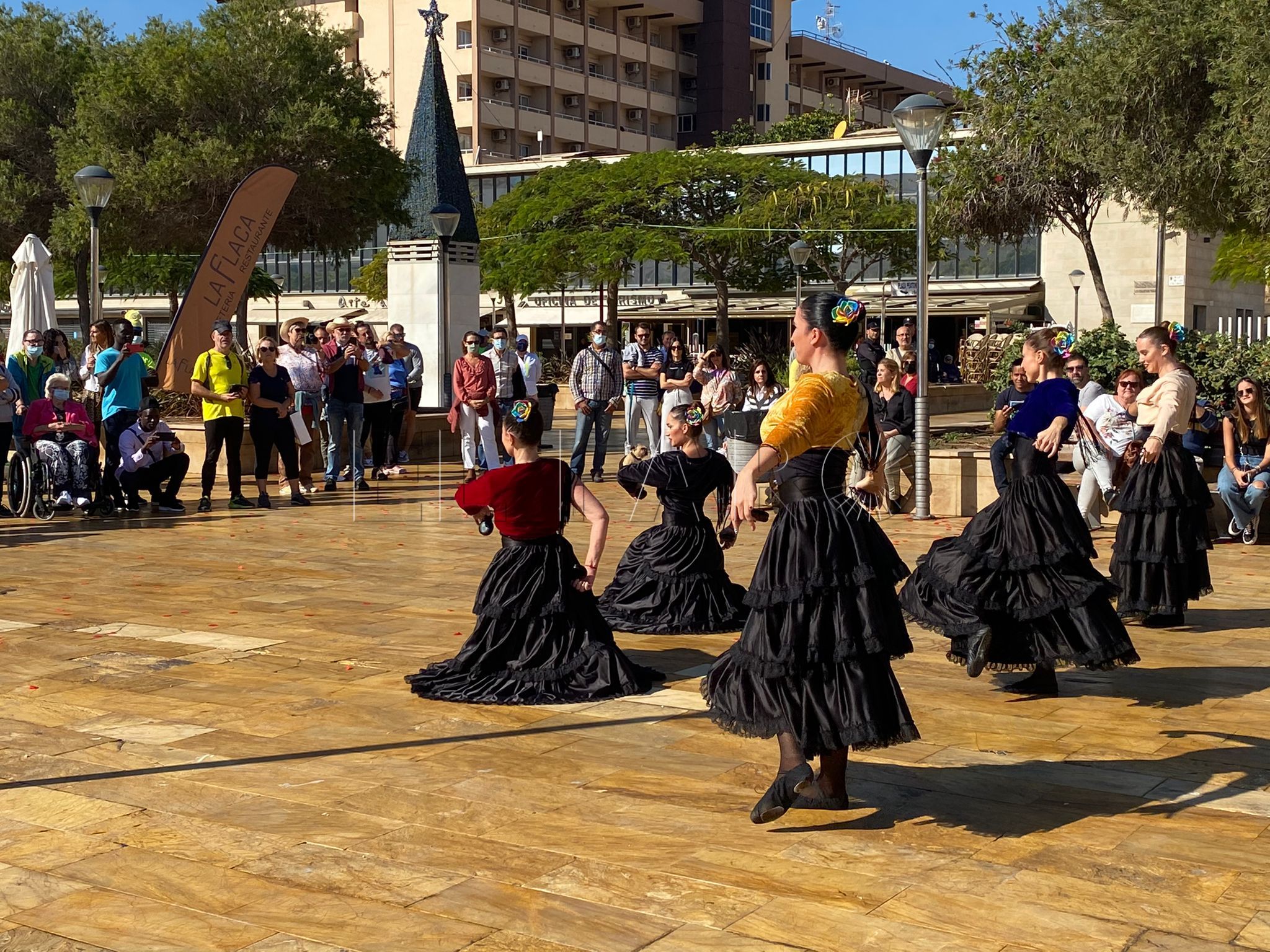 musica y baile Música y bailes para recibir a los cruceristas en Melilla