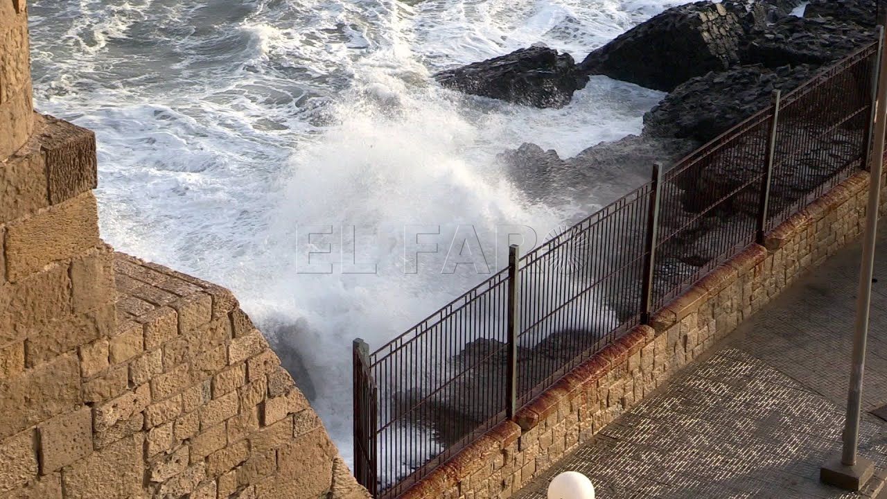 olas de tres metros en melilla la vieja Aviso naranja en Melilla por fenómenos costeros con olas de entre 4 y 5 metros