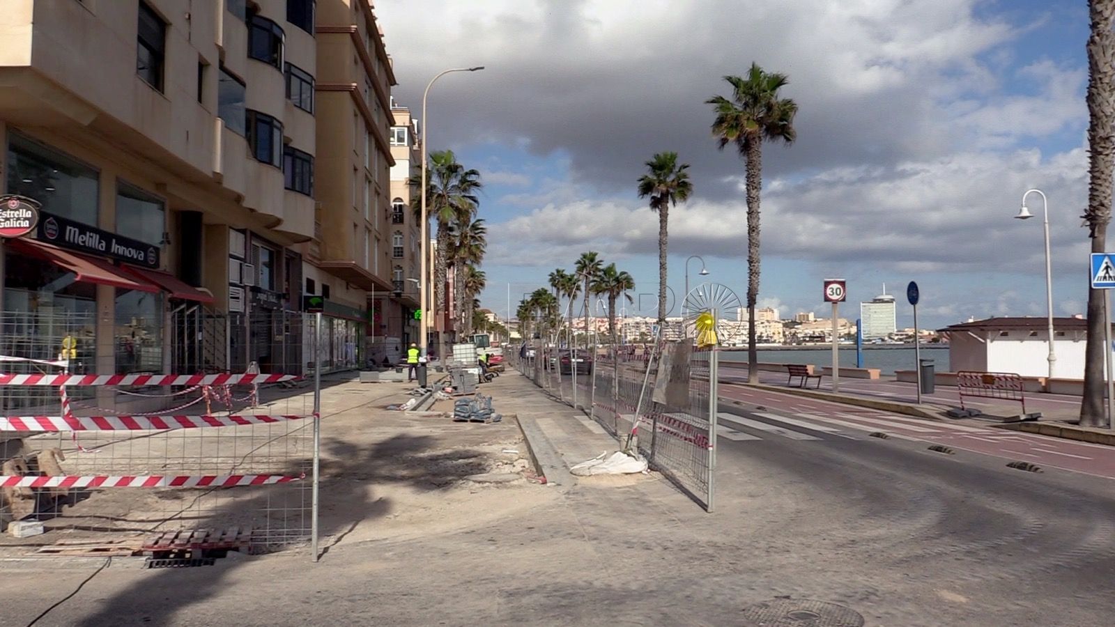 paseo marítimo Vecinos del Paseo Marítimo de Melilla, contentos con las mejoras pero molestos con las obras