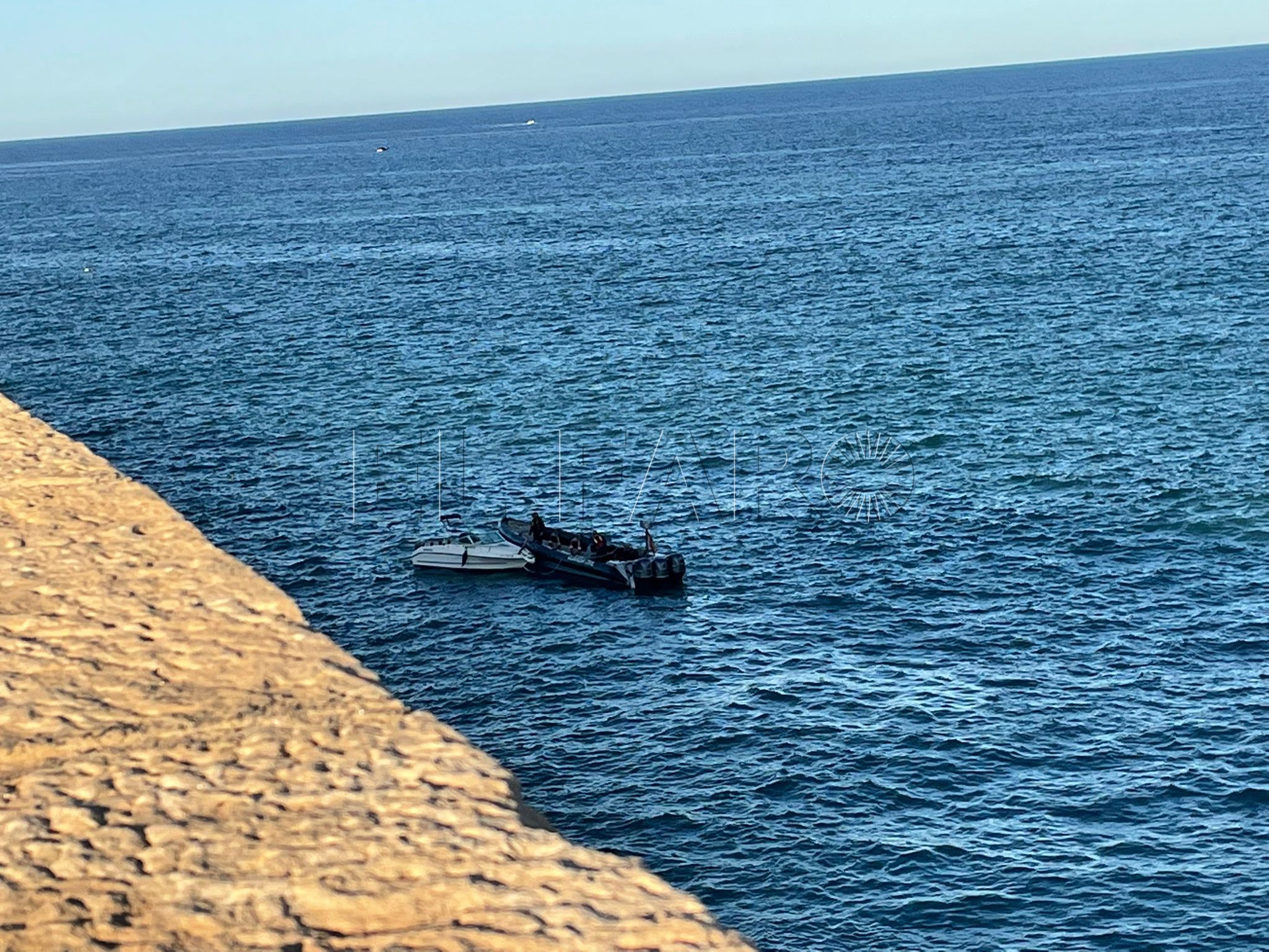 patera galapagos Una patera con 13 personas llega a la playa de los Galápagos de Melilla