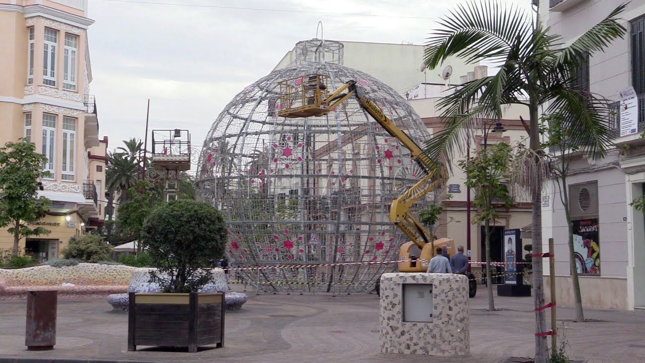 ya esta lista la bola de navidad en melilla a un mes de las fiestas Ya está lista la bola de Navidad en Melilla a un mes de las fiestas