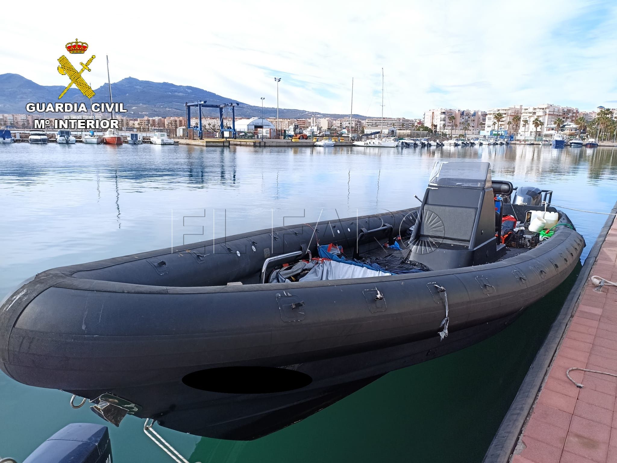 01 Vista general embarcación Detenidas dos personas por contrabando en operación de la Guardia Civil
