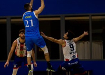 Álex Jordá fue el máximo anotador colegial con 22 puntos en su casillero.