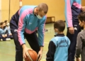 5 2 Los jugadores del Melilla Sport Capital Dedovic y Gorgemans visitan el CEIP Anselmo Pardo