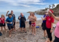 6c87fa84 7d09 4ec6 a564 dec5345bbaf8 1 Melillenses celebran la Navidad con un baño fresquito en la playa