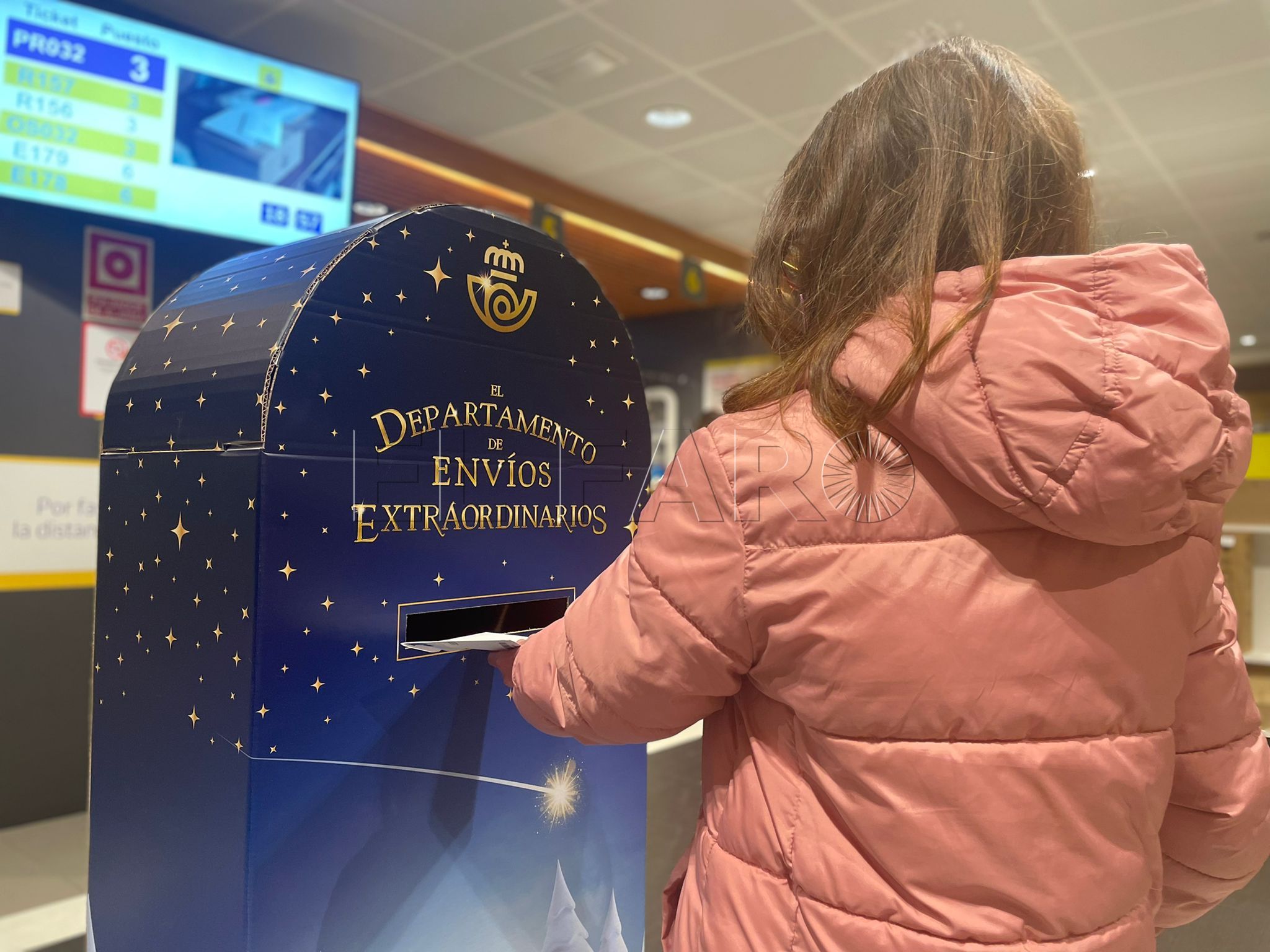 Buzon Navidad Correos Correos instala el buzón especial en Melilla para las cartas a Papá Noel y a los Reyes Magos