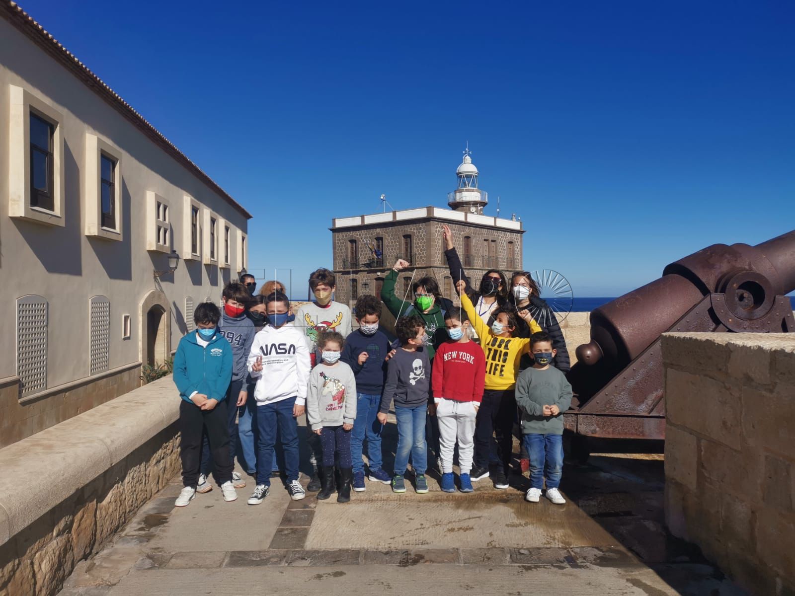 Foto en el faro Peque-ruta por el corazón histórico y las diferentes culturas de Melilla