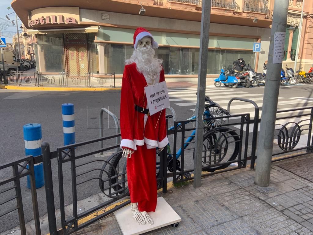 WhatsApp Image 2021 12 16 at 13.43.27 Esqueleto navideño en Melilla