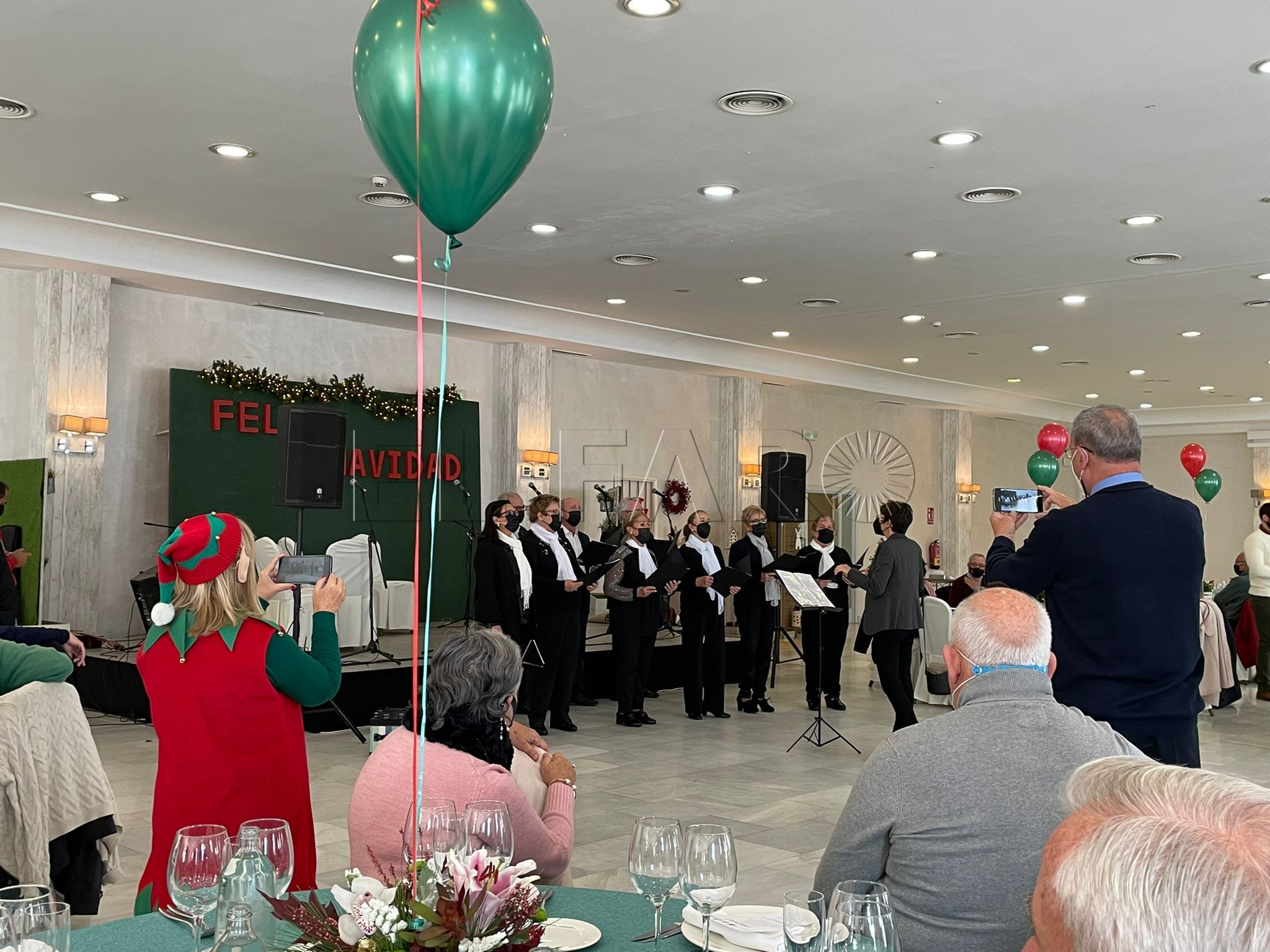 aulas culturales coro navidad melilla Aulas Culturales de Mayores de Melilla celebran la Navidad con bailes y villancicos en el Hotel Tryp