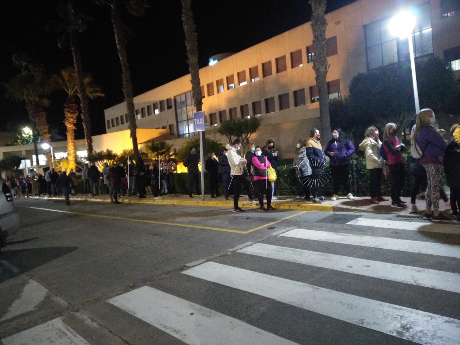 colas vacunación Critican la manera en que se realiza la campaña de vacunación de la gripe en Melilla
