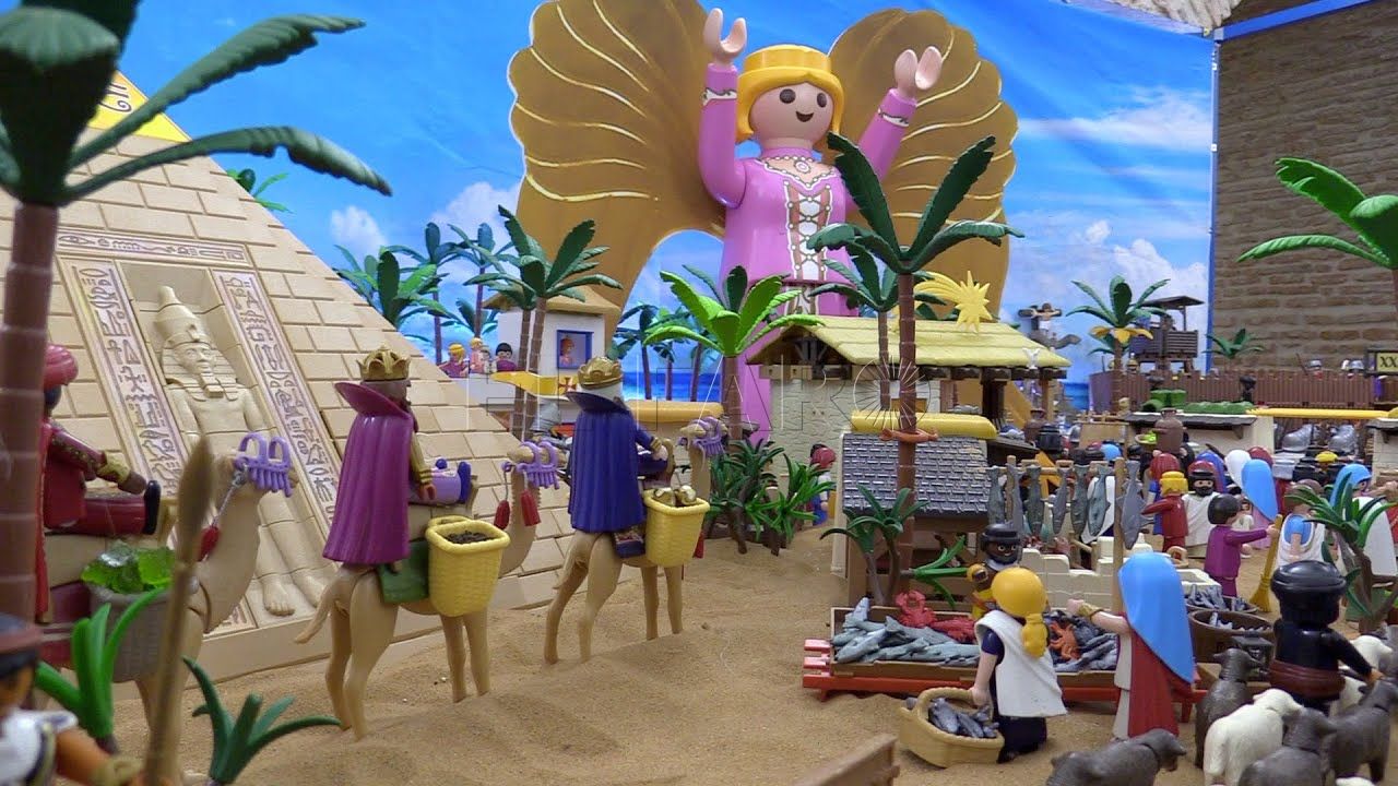 Exposiciones para Navidad: un belén de Playmobil y fotografías de Melilla