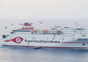 juan j sister El barco de Melilla a Almería: 384 euros para turistas, en butaca y sin coche