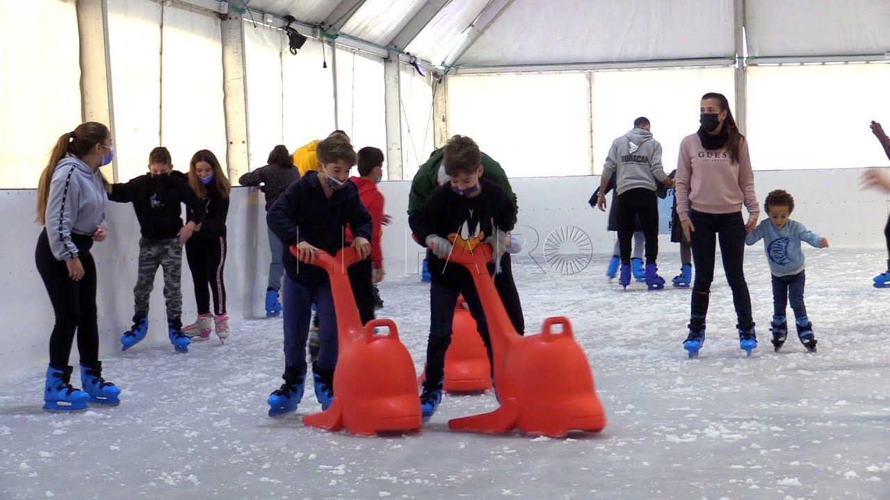 la pista de hielo una de las actividades preferidas de los melillenses en navidad La pista de hielo, una de las actividades preferidas de los melillenses en Navidad