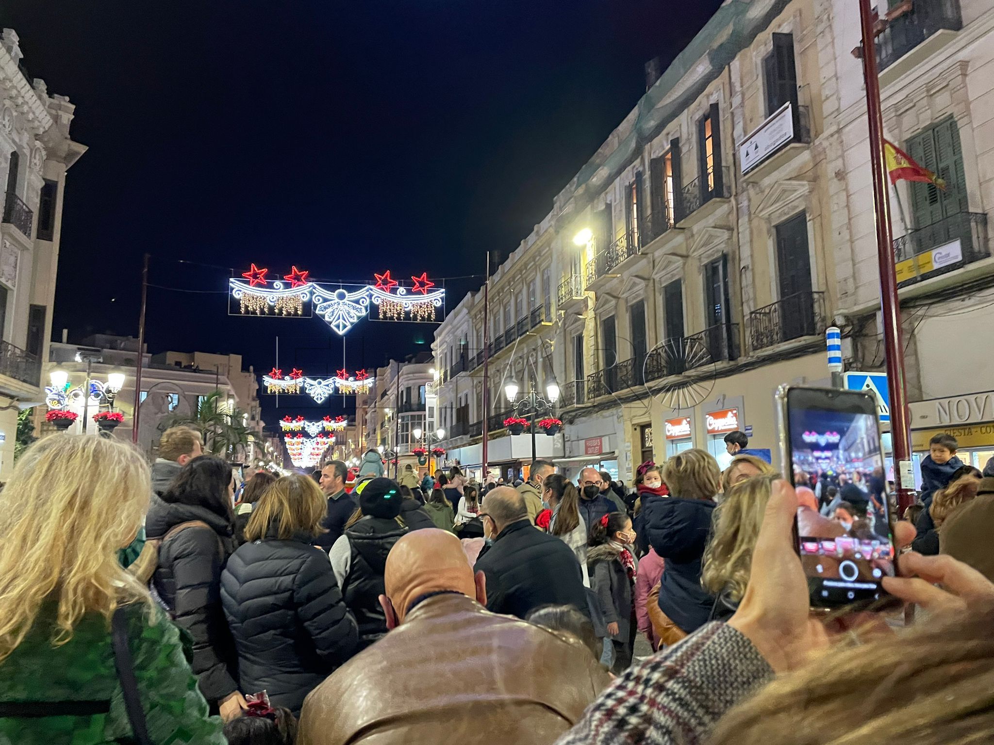 luces navideñas Las luces navideñas están en 19 zonas de los 25 barrios de Melilla