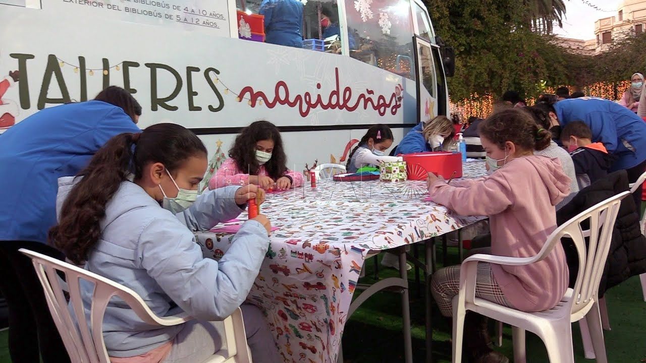 papel tijeras y mucha diversion en el bibliobus del parque hernandez en melilla Papel, tijeras y mucha diversión en el bibliobús del parque Hernández en Melilla