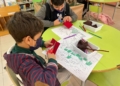 Marionetas navideñas en la Biblioteca, un momento de creatividad para los peques