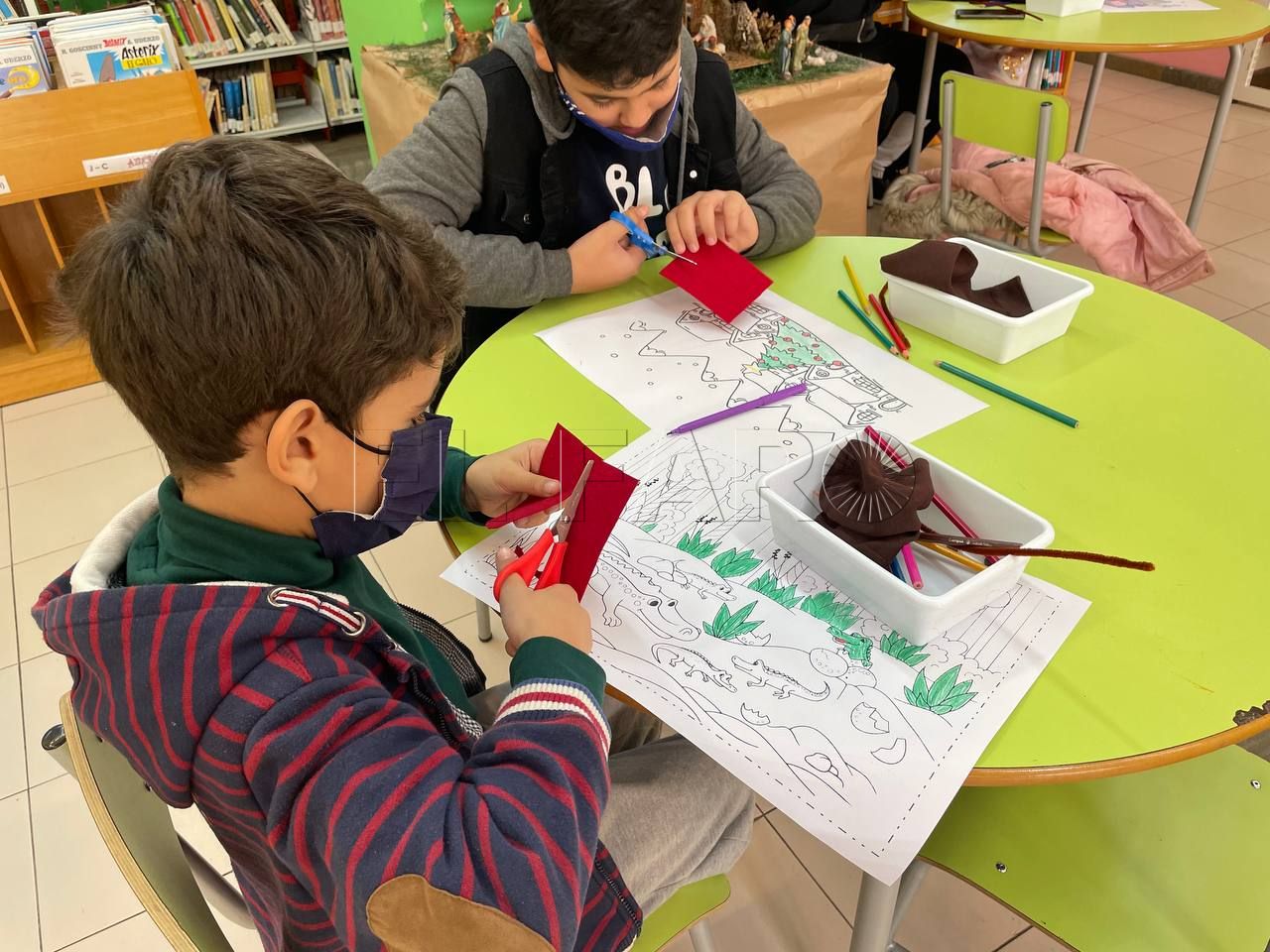 taller marionetas biblioteca 3 Marionetas navideñas en la Biblioteca, un momento de creatividad para los peques