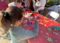 tripleta taller infantil 2 Artesanías de macramé para adornar la Navidad en Melilla