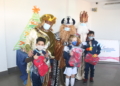 24D 24 Los Reyes Magos visitan la Escuela de la Federación Melillense de Fútbol