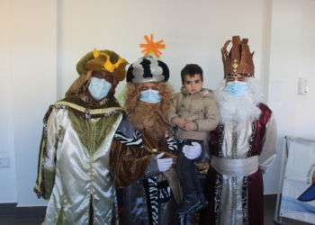 24D 5 2 Los Reyes Magos visitan la Escuela de la Federación Melillense de Fútbol