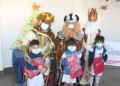 25D 12 1 Los Reyes Magos visitan la Escuela de la Federación Melillense de Fútbol