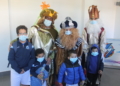 25D 26 Los Reyes Magos visitan la Escuela de la Federación Melillense de Fútbol