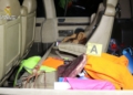 Foto 8 rastrillo 4 puntas interior vehiculo El padre y el hijo presos por tentativa de homicidio usaron un cortacañas y un rastrillo para masacrar a su víctima