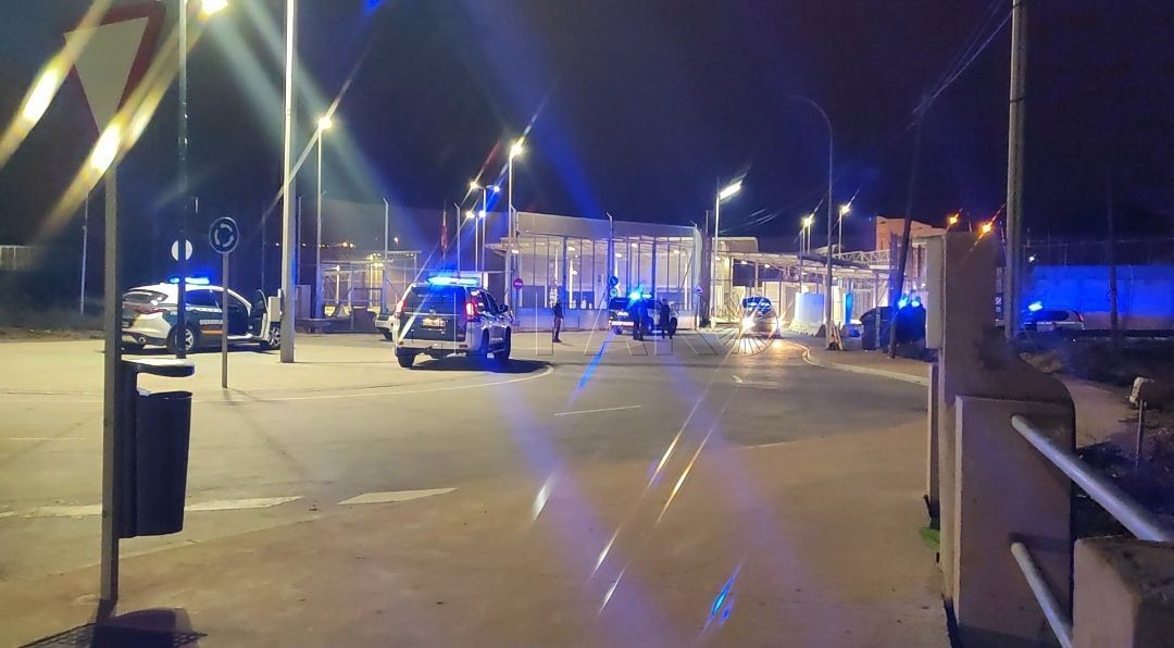 Guardia Civil Farhana Unas 200 personas intentan entrar a Melilla en Nochevieja