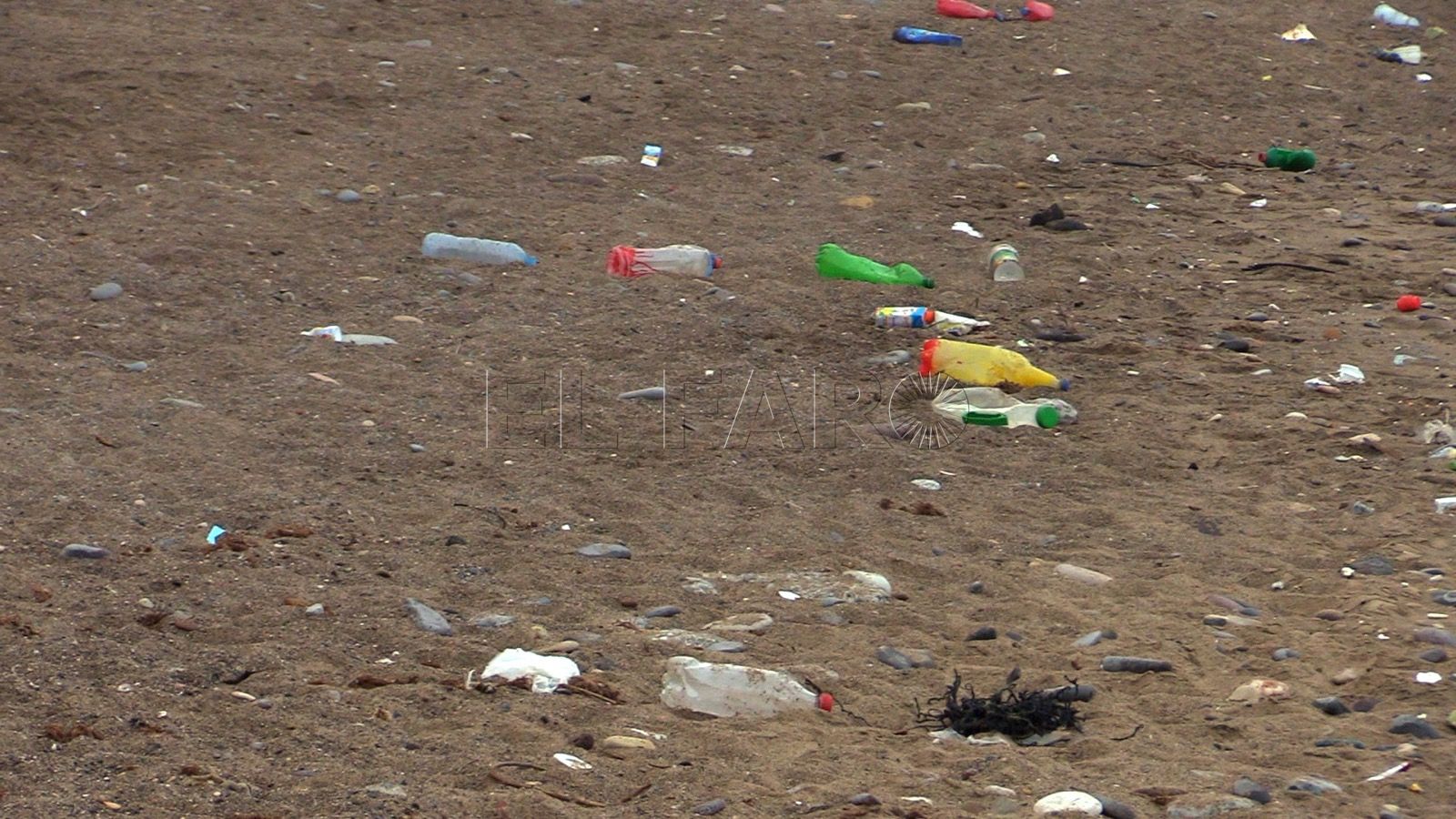 Horcas Coloradas La basura persiste en la playa de Horcas Coloradas de Melilla