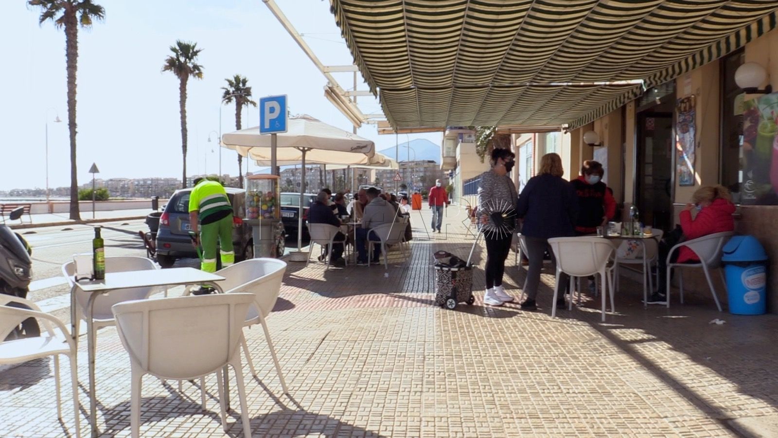 La mayoría de los negocios del Paseo Marítimo de Melilla resisten a la crisis 2 La mayoría de los negocios del Paseo Marítimo de Melilla aguanta ante la crisis