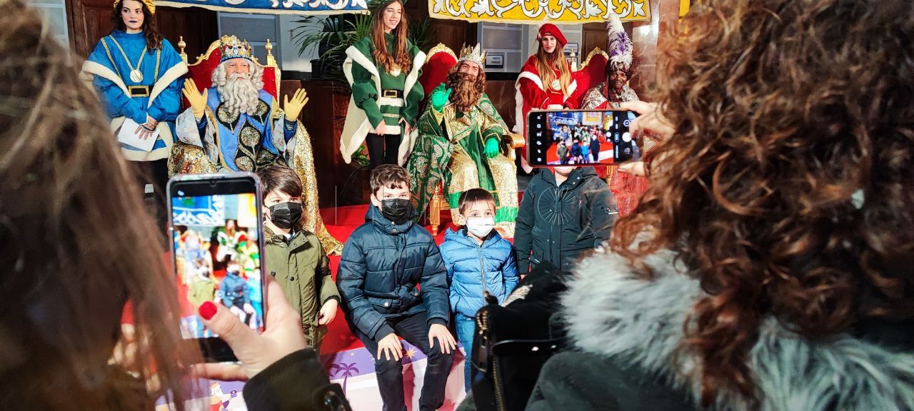 Reyes Magos Los Reyes Magos reciben a los niños melillenses en el Palacio de la Asamblea