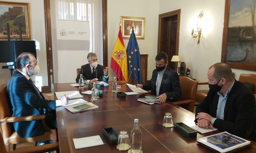 los representantes de augc y el ministro del interior durante la reunion mantenida esta AUGC pide a Marlaska paridad con la Policía Nacional en los horarios laborales