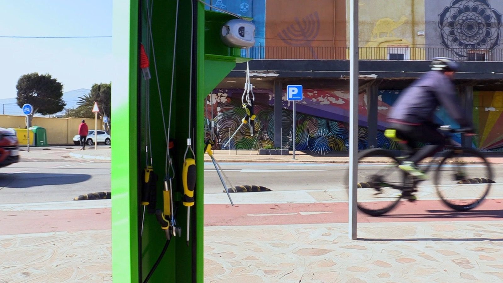 poste reparacion bicis melilla video Melilla instala dos postes para la reparación de bicicletas en el Paseo Marítimo y Los Pinares