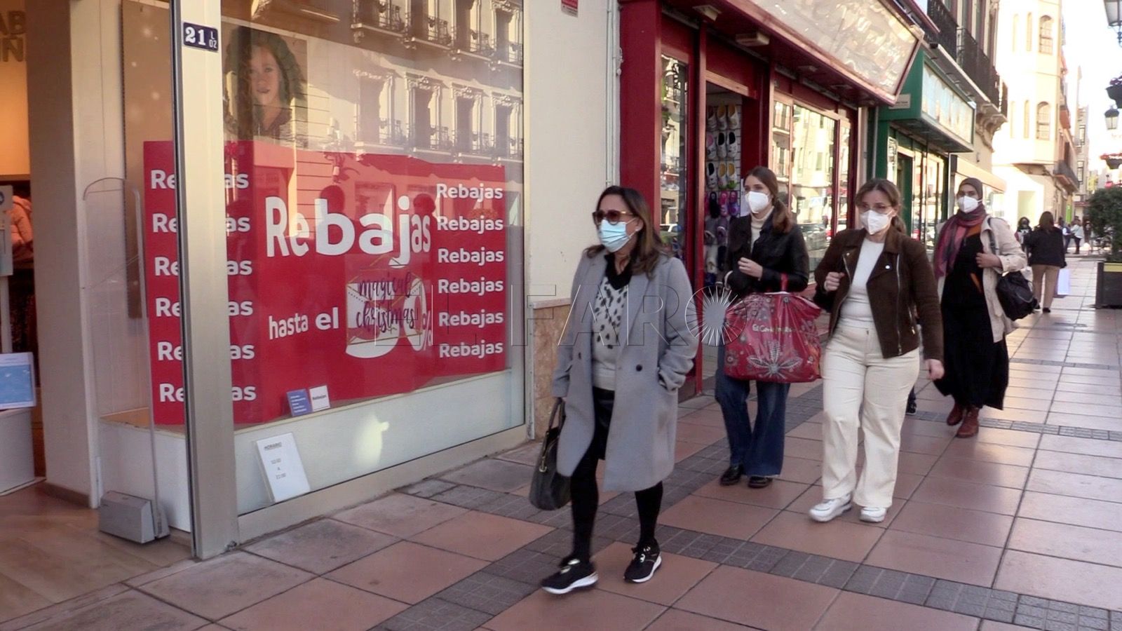 rebajas 2 Los melillenses aprovechan las rebajas, pero para comprar lo necesario