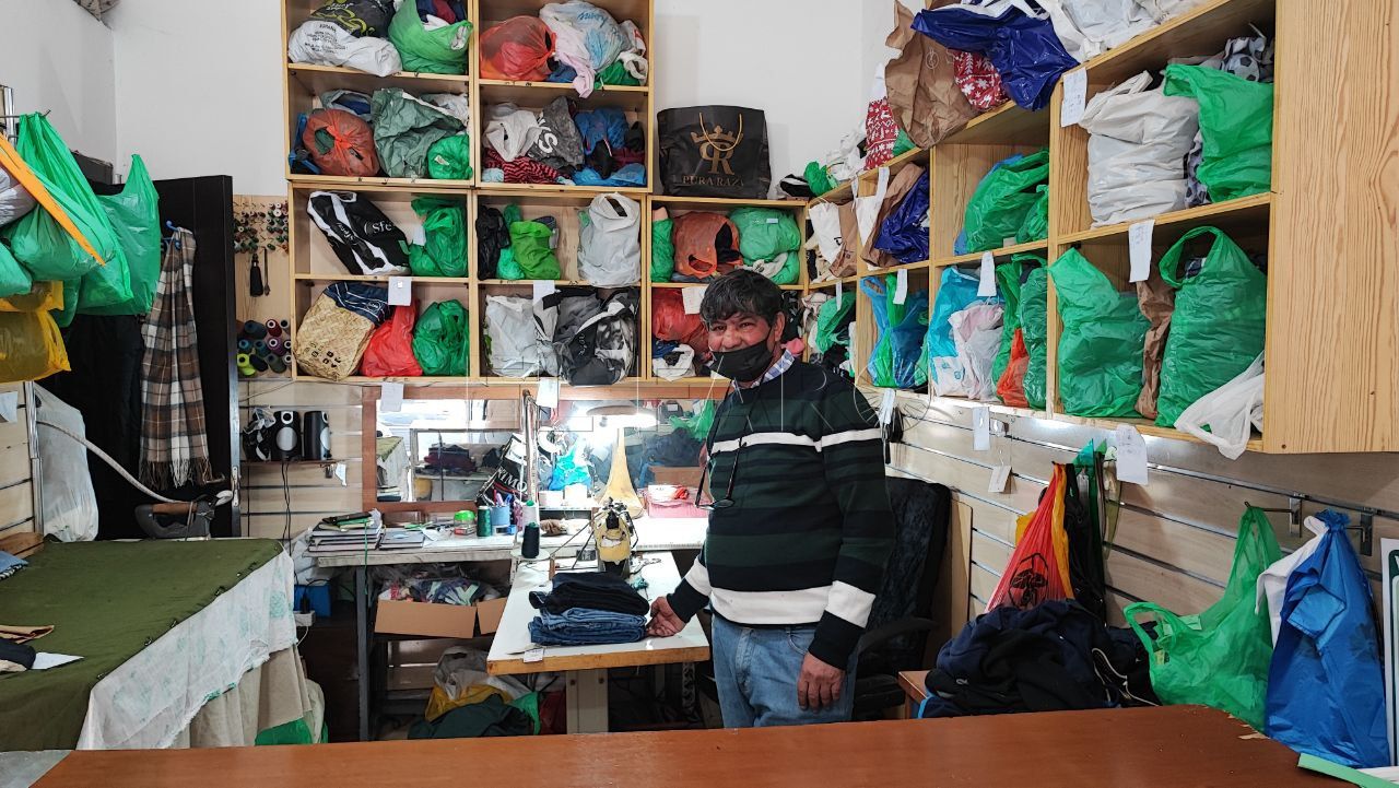 Sastrería Mar Chica 4 Coser, un oficio que resiste en Melilla