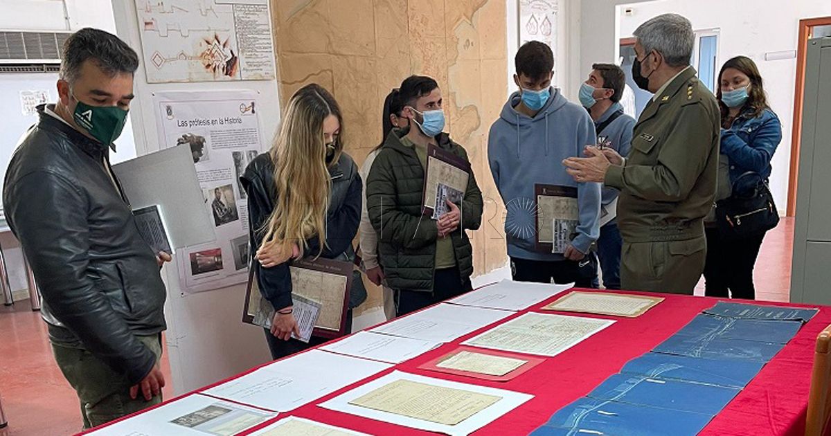 Estudiantes de la UGR visitan el Centro de Historia Militar de Melilla