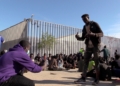 05 Salto masivo a la valla: más de 2.000 subsaharianos intentan entrar en Melilla