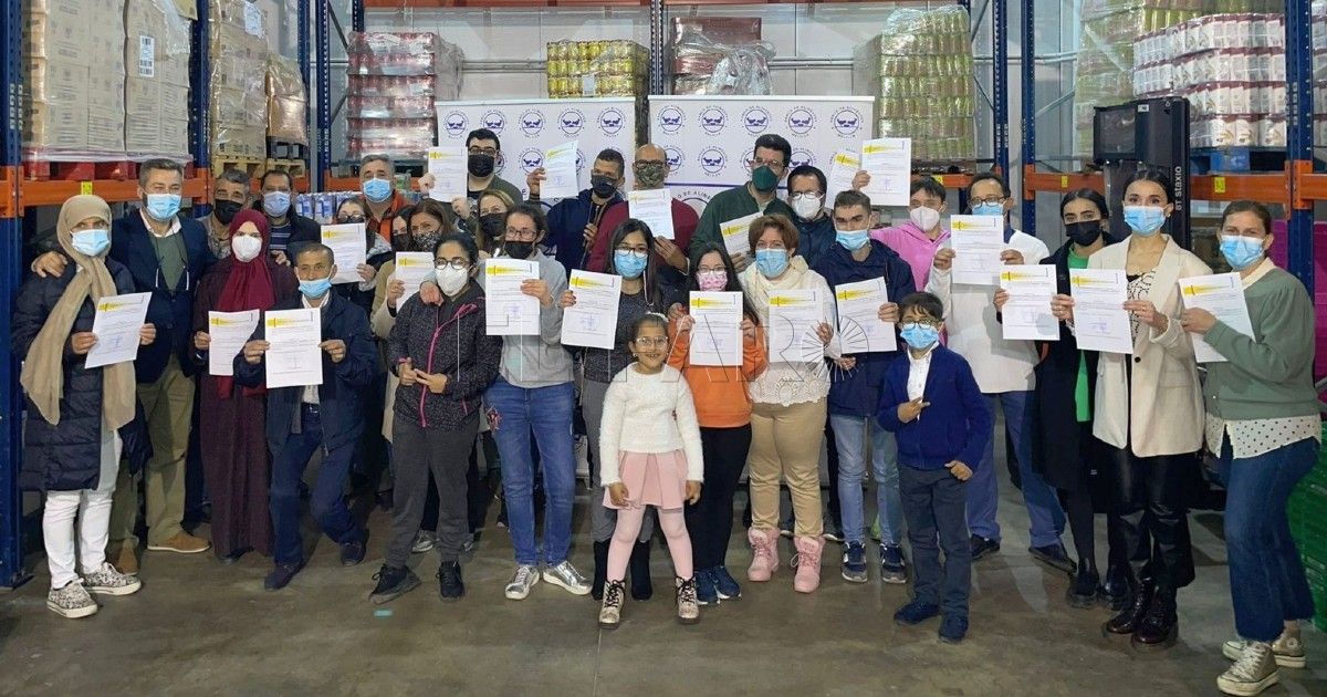 Banco de Alimentos 1 Los voluntarios del banco, acreditados como manipuladores de alimentos