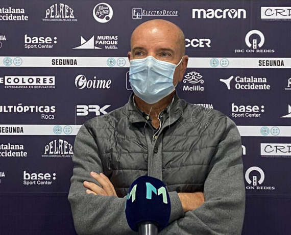 Miguel Rivera, entrenador de la UD Melilla: "El Ejido juega un fútbol muy inteligente"