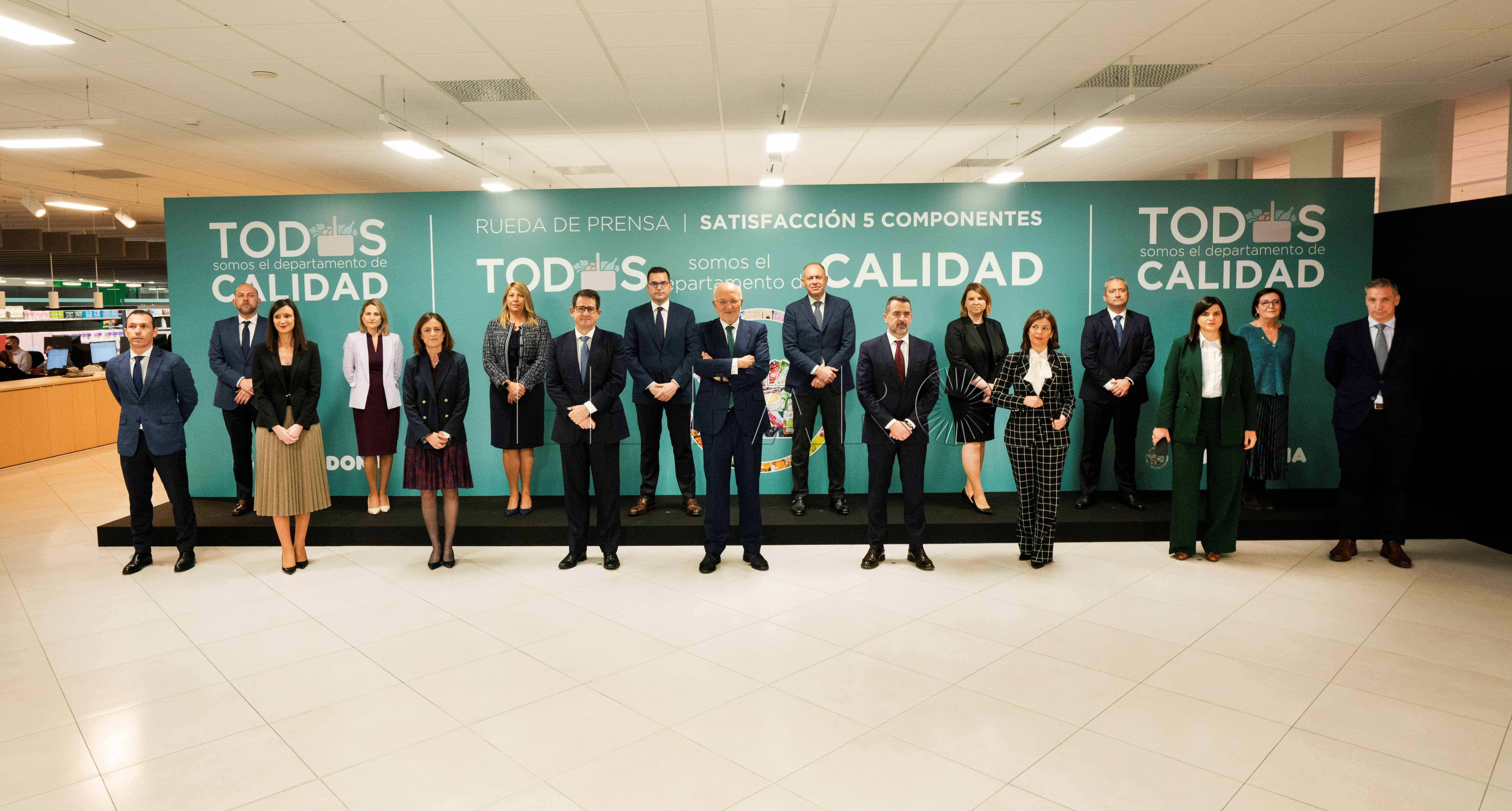 Juan Roig y miembros del Comité de Dirección de Mercadona tras la celebración de la Rueda de Prensa 2021