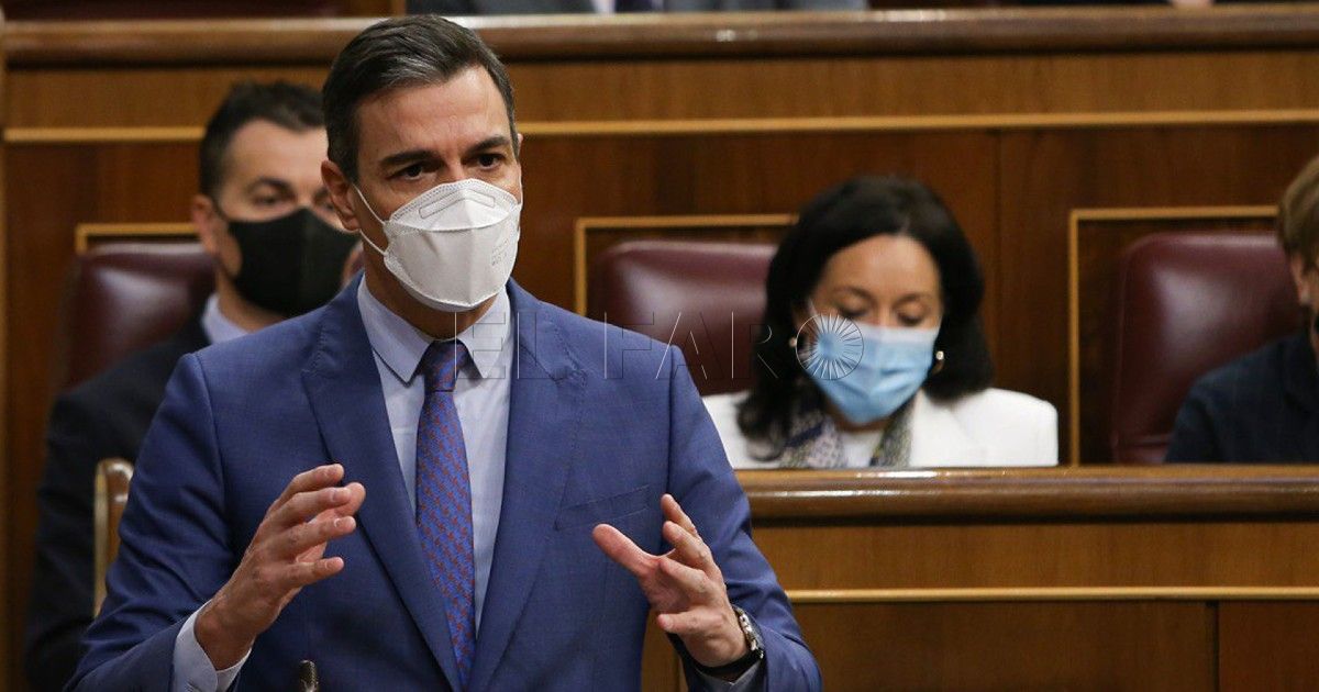 Pedro Sánchez hoy en el Congreso Acusan al Gobierno de "rendir pleitesía" al Rey de Marruecos en vez de "atender a las familias y a la industria"