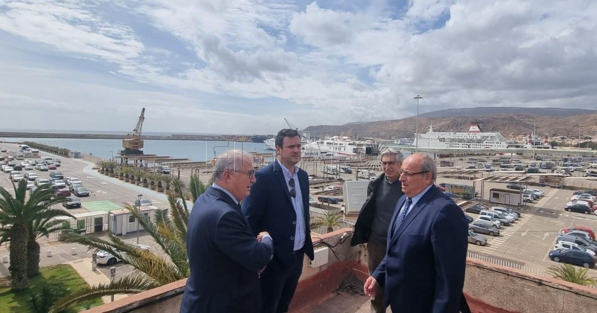 Puerto 1 Los presidentes de los puertos de Melilla y de Almería esperan reanudar la OPE este año